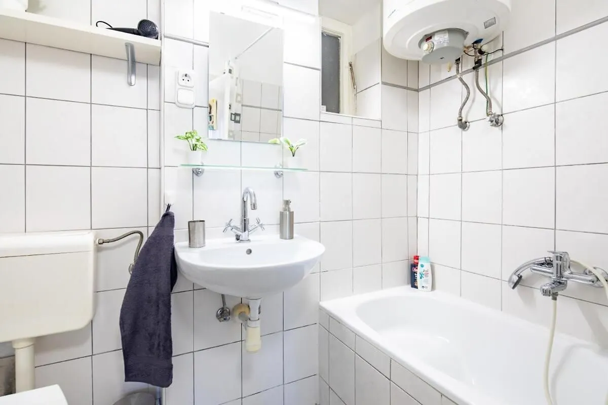 Historic Grace, Classical Apartment At Corvin Budapest