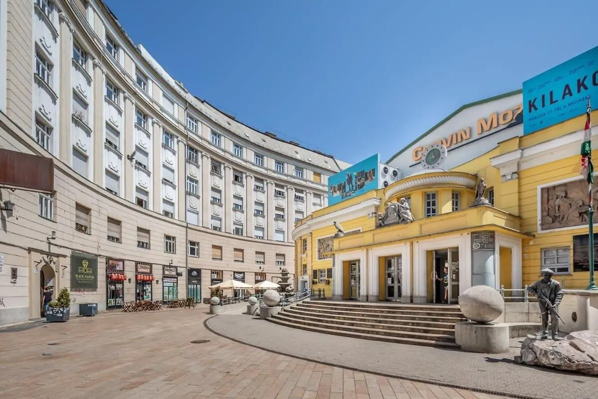 Historic Grace, Classical Apartment At Corvin Budapest