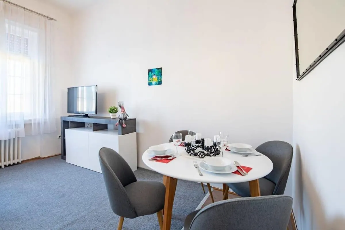 Historic Grace, Classical Apartment At Corvin Budapest 0*,