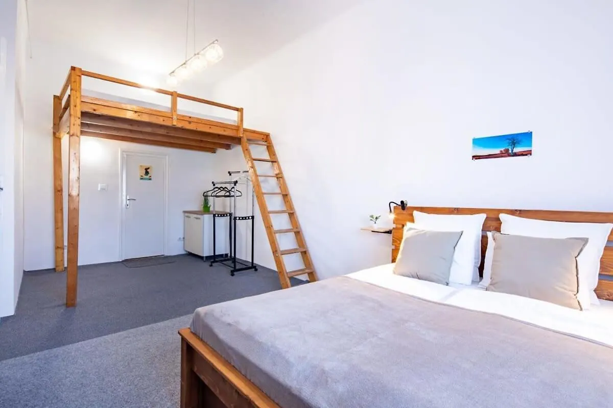 Historic Grace, Classical Apartment At Corvin Budapest
