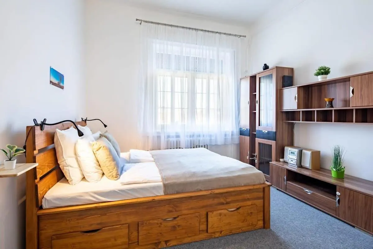 Historic Grace, Classical Apartment At Corvin Budapest
