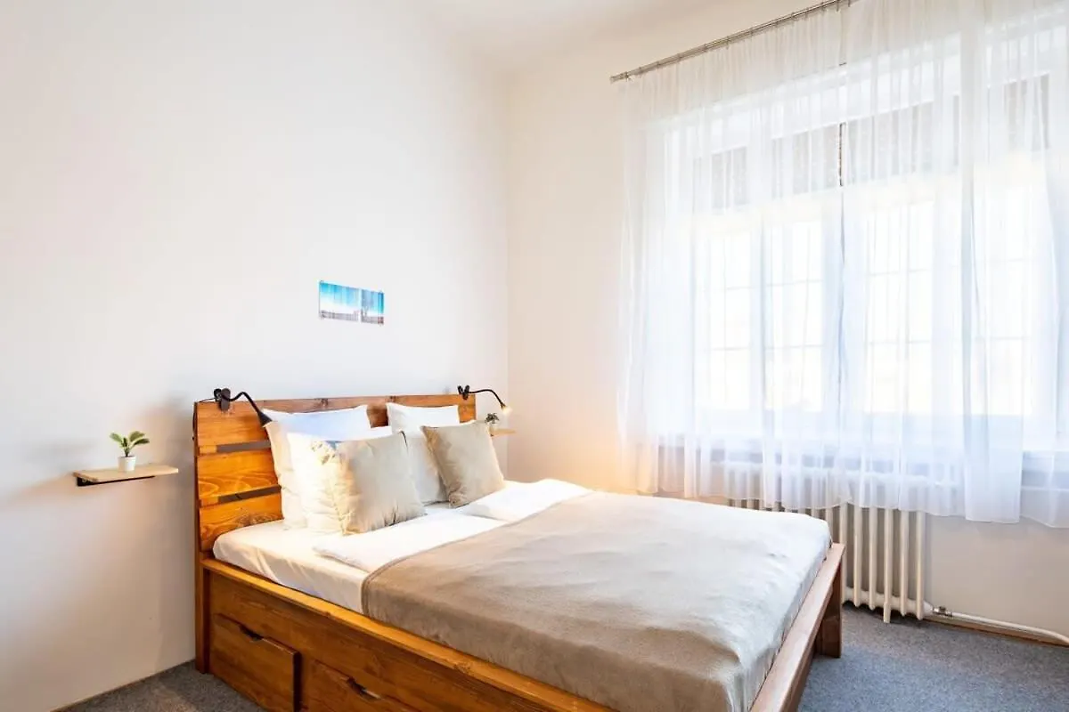 Historic Grace, Classical Apartment At Corvin Budapest