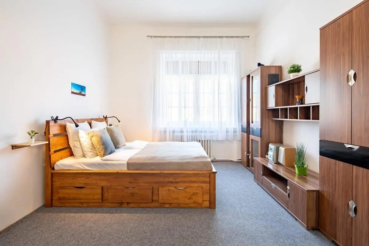 Historic Grace, Classical Apartment At Corvin Budapest