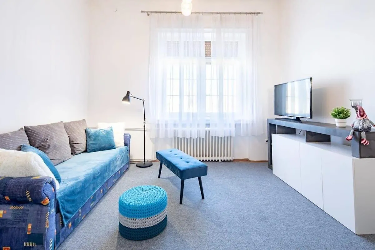 Historic Grace, Classical Apartment At Corvin Budapest Hungary