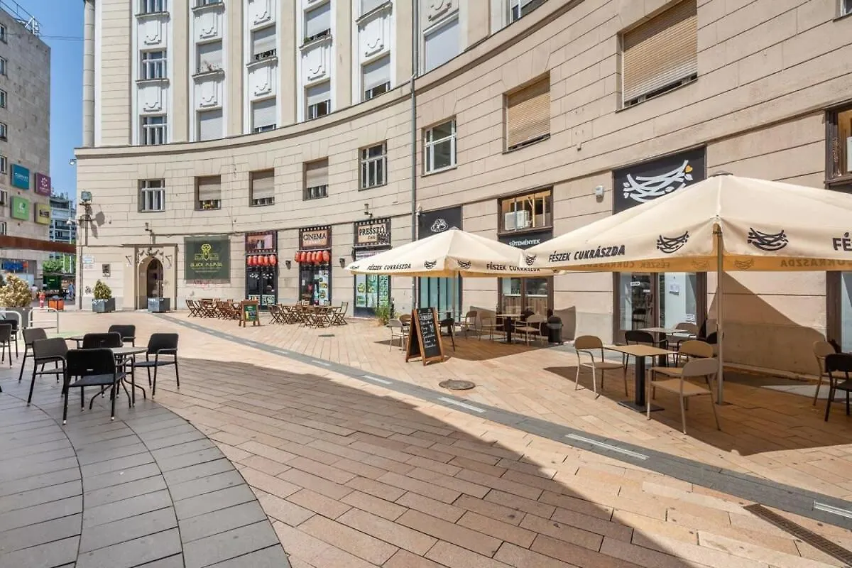 Historic Grace, Classical Apartment At Corvin Budapest