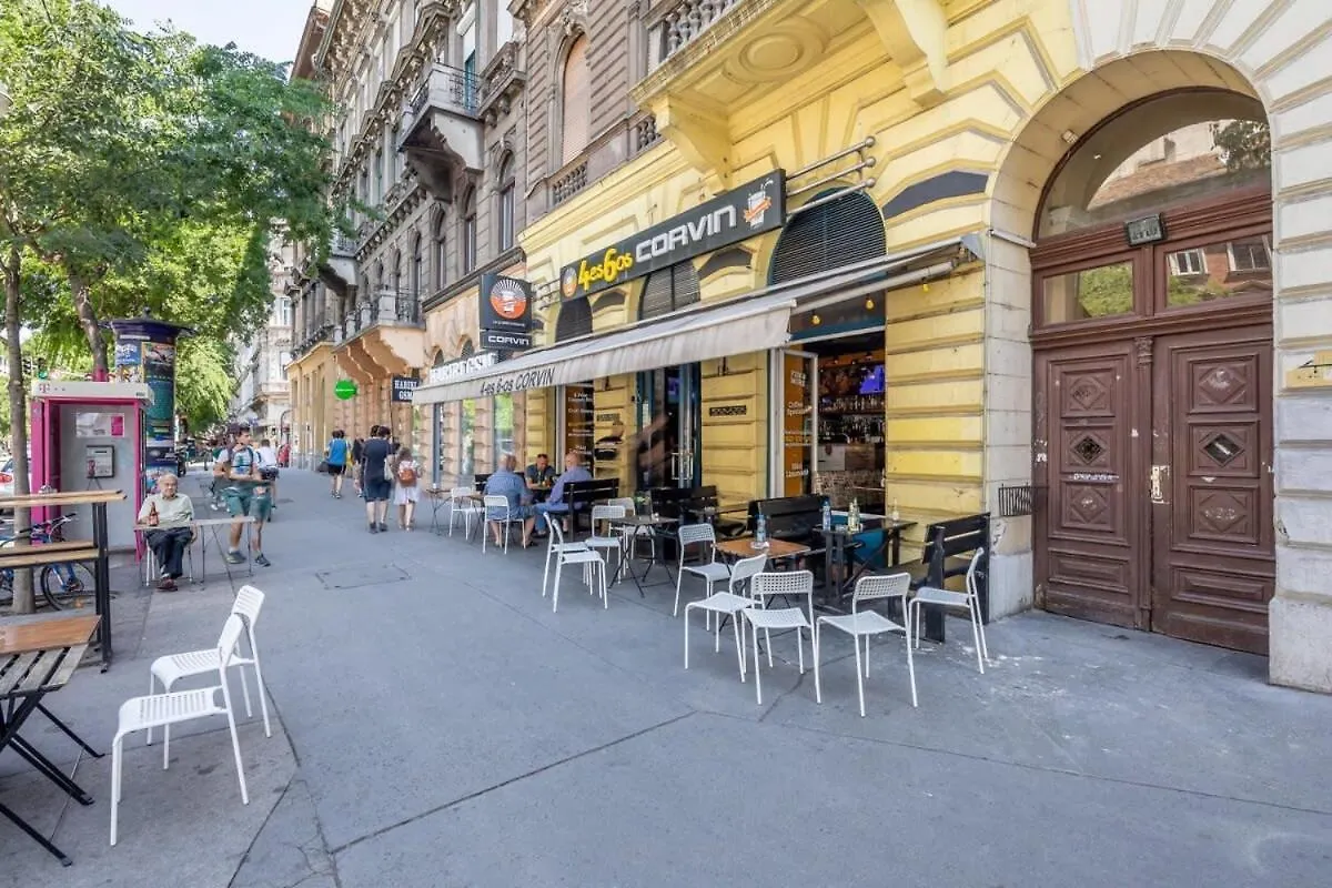 Historic Grace, Classical Apartment At Corvin Budapest 0*,
